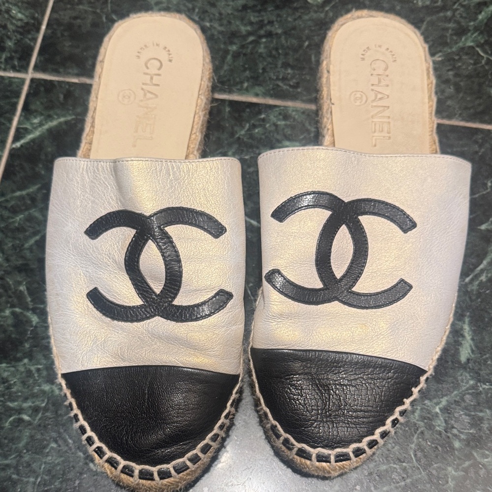 CHANEL Cream and Black Leather Slide Espadrilles with Signature CC
